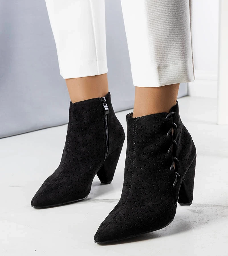 Čierne ažurové čižmy Collins