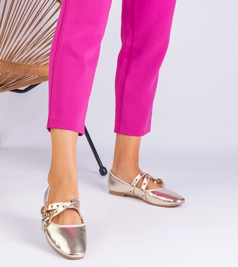 Zlaté balerínky z eko kože zdobené prackami Emmarino