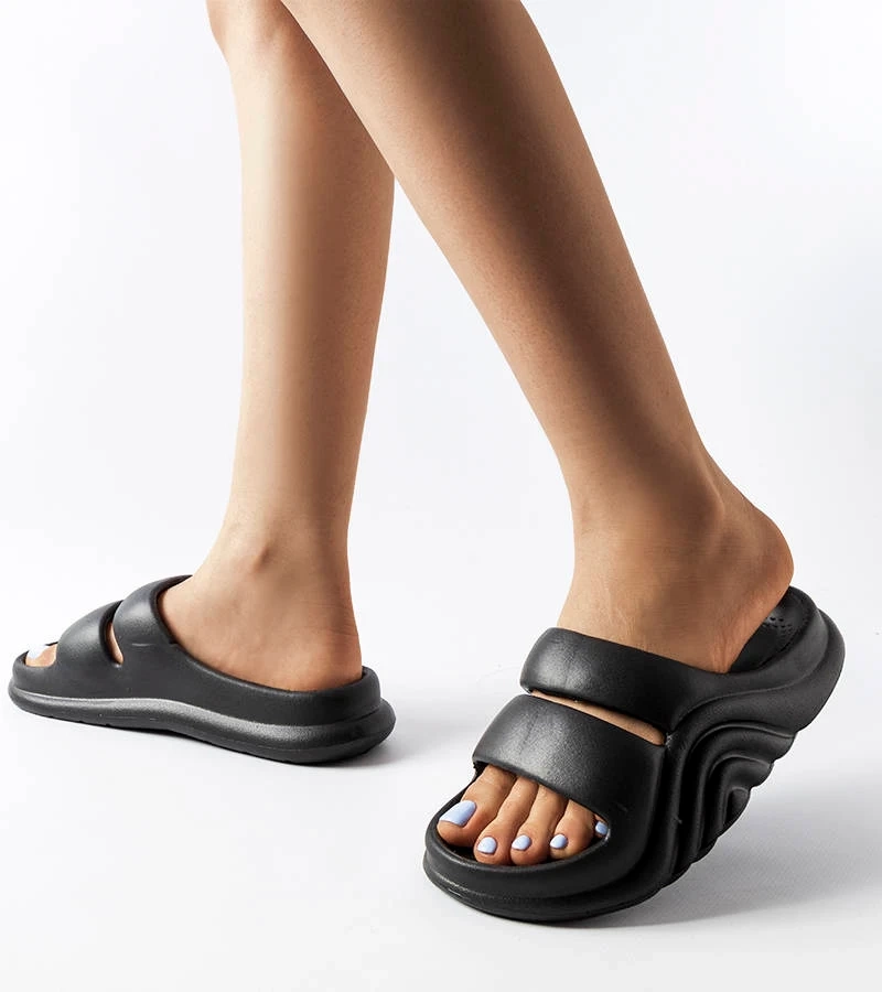 Čierne gumené žabky Geneve