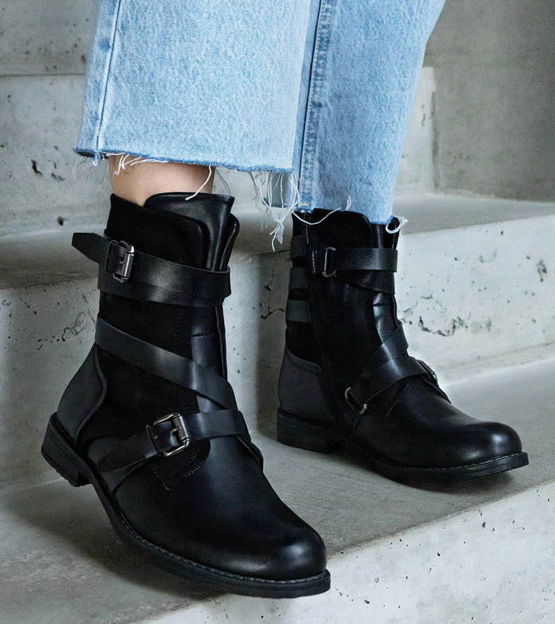 Čierne zateplené členkové topánky na plochej podrážke z kombinovaných materiálov Verta