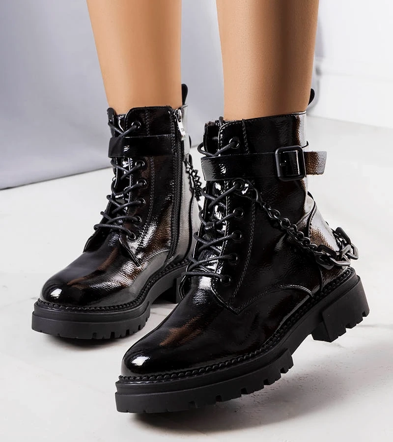 Čierne lakované botki Constance