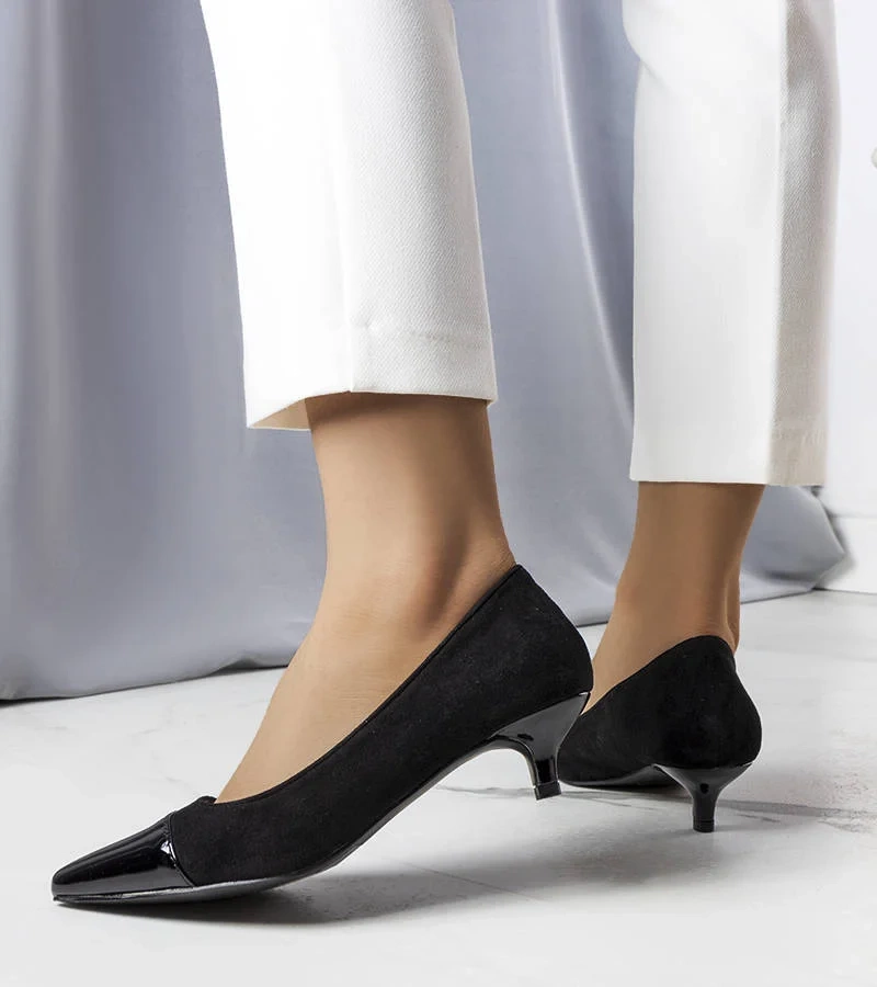 Čierne lodičky s lakovaným nosom Duck