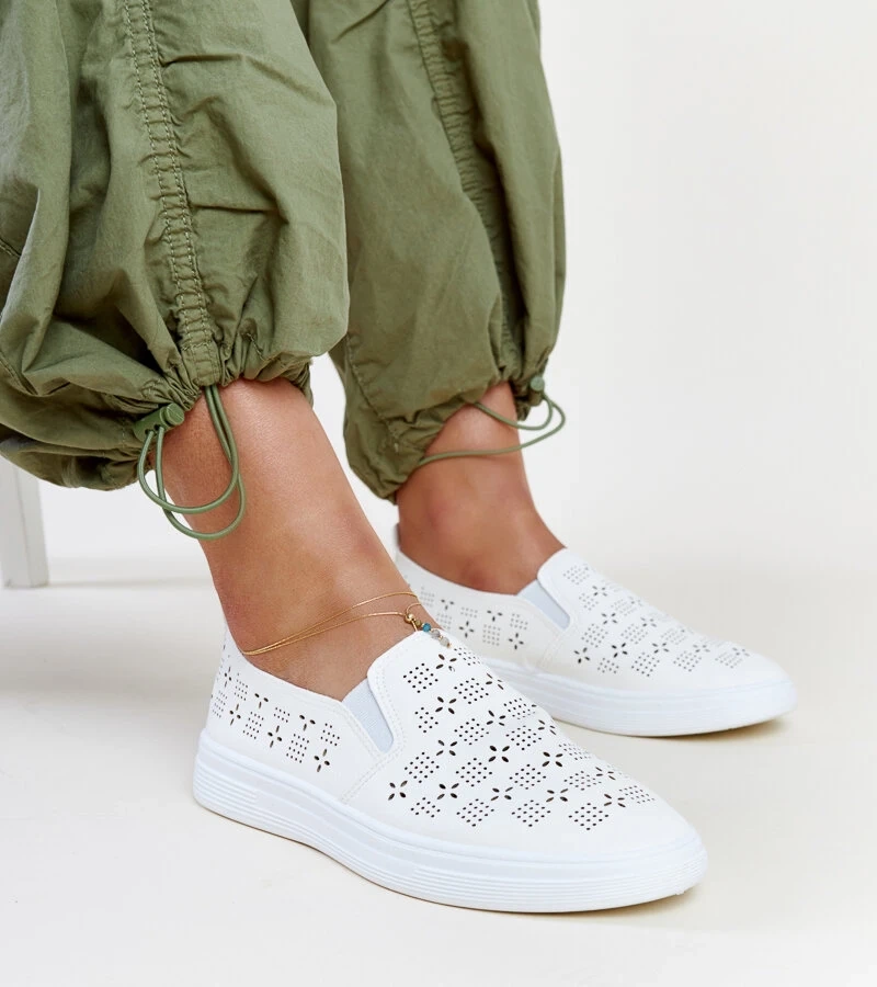 Biele tenisky na zosuvanie Hilal