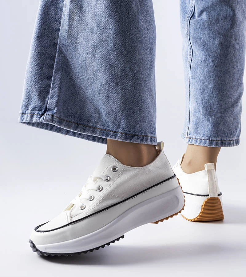 Biele športové tenisky McKeylor na platforme