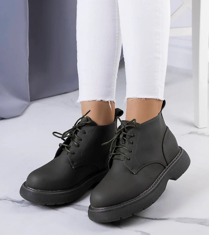 Zelená botki izolovaná Savino