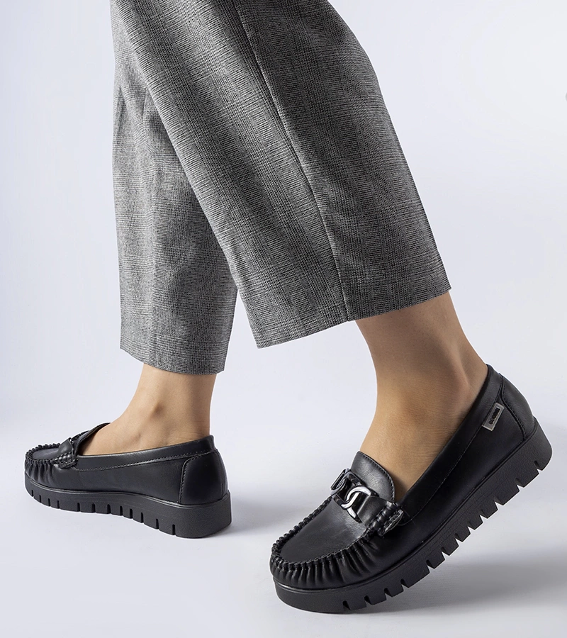 Čierne mokasíny s klipom na klinu Lionella