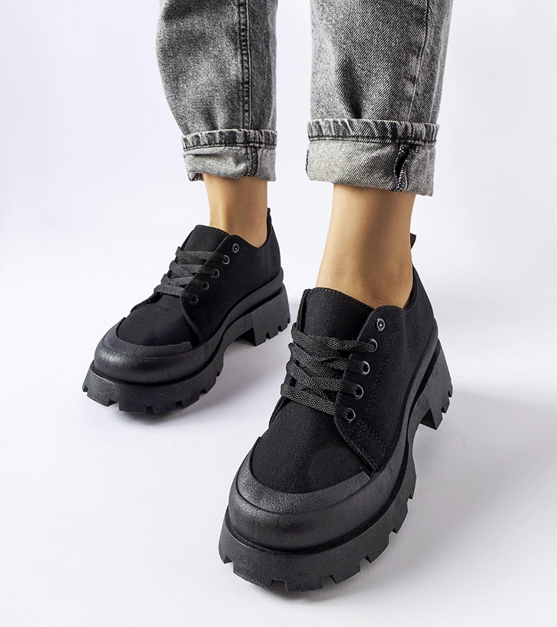 Čierne poltopánky na pevnej podrážke Pointe