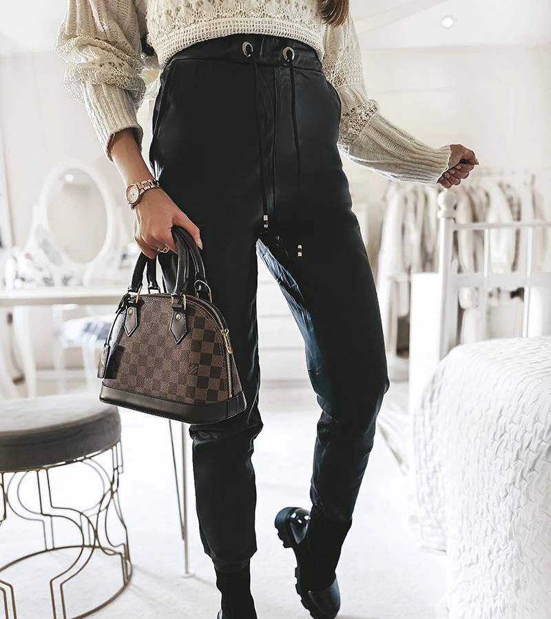 Čierne bežecké nohavice Zane s voskovaným povrchom