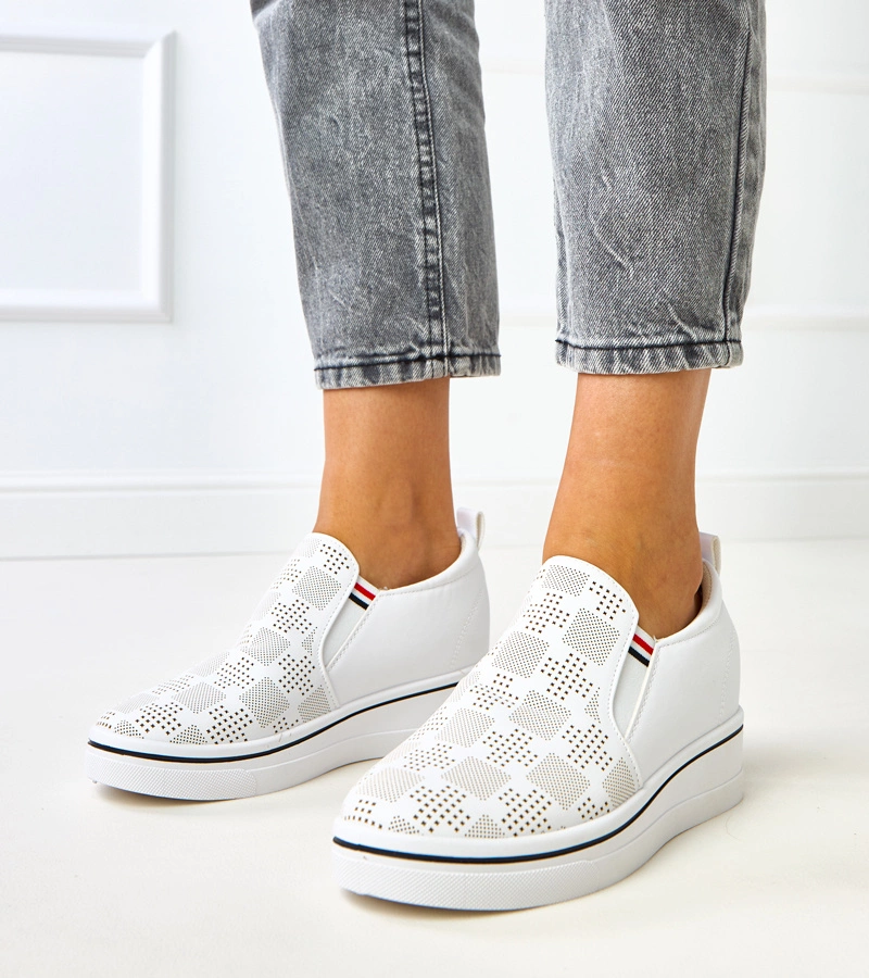 Biele ažúrové tenisky na platforme Karola