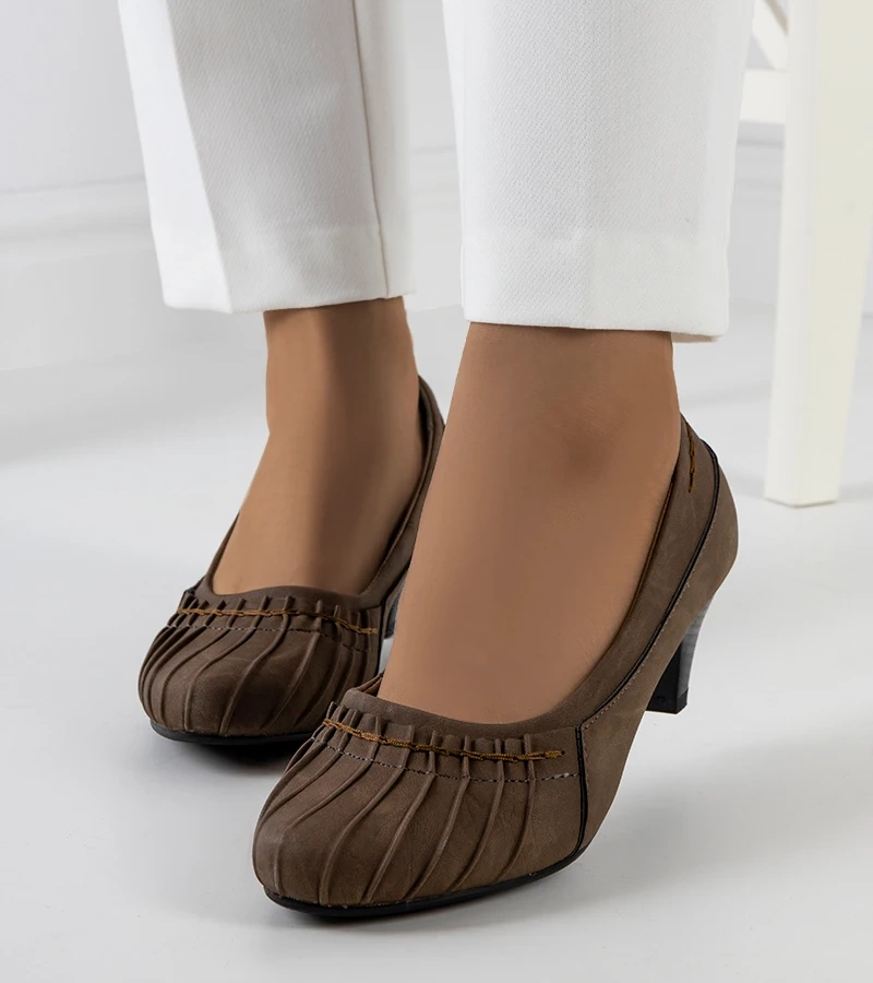 Hnedé pokrčené lodičky Santro