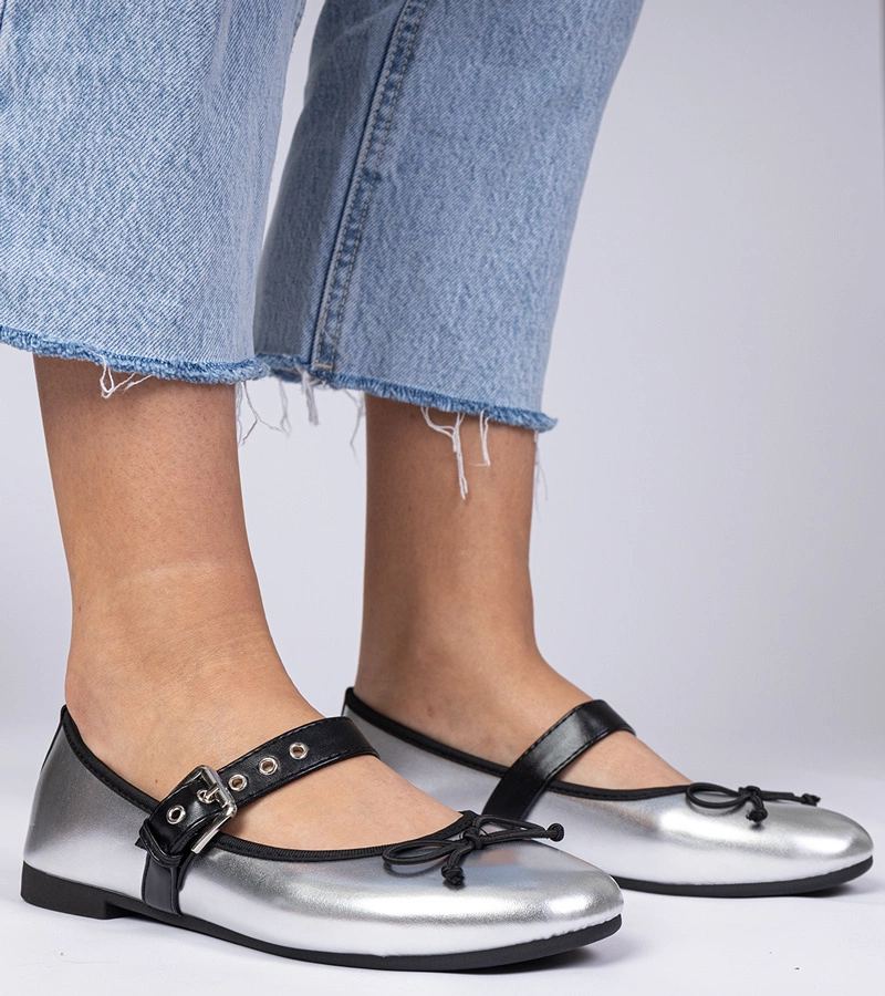 Strieborné dámske balerínky s mašličkou Mansy