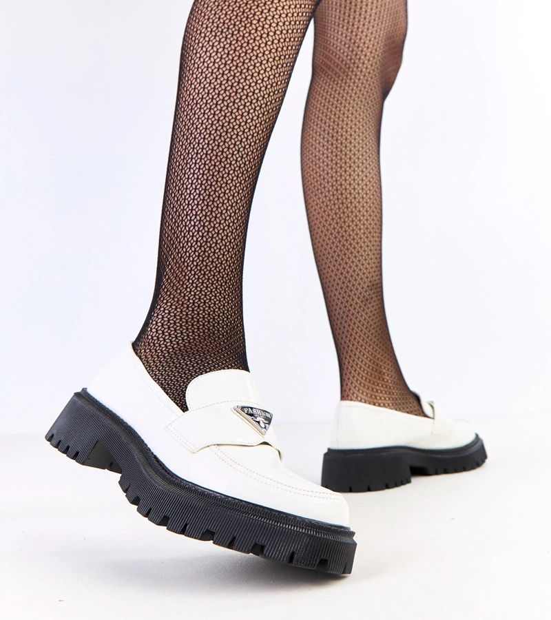 Biele mokasíny dámske s metalickou ozdobou Sarhida