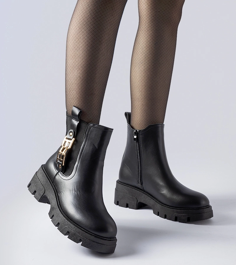 Čierne robustné čižmy s ozdobnou sponou Nuovo