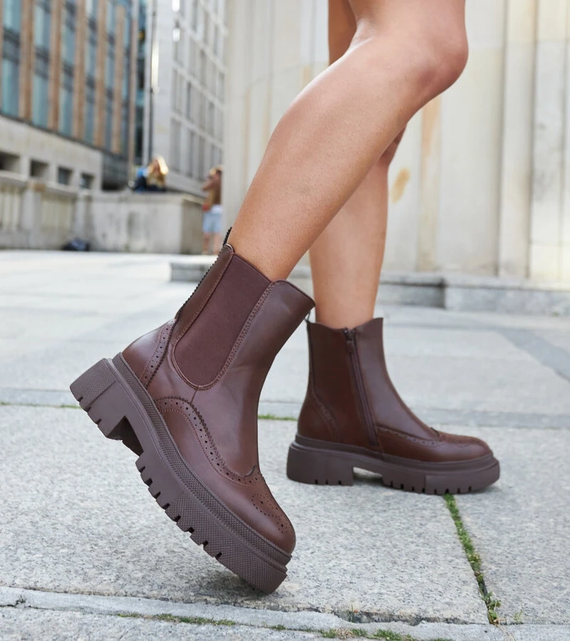 Hnedé čižmy s prešívaním Castella