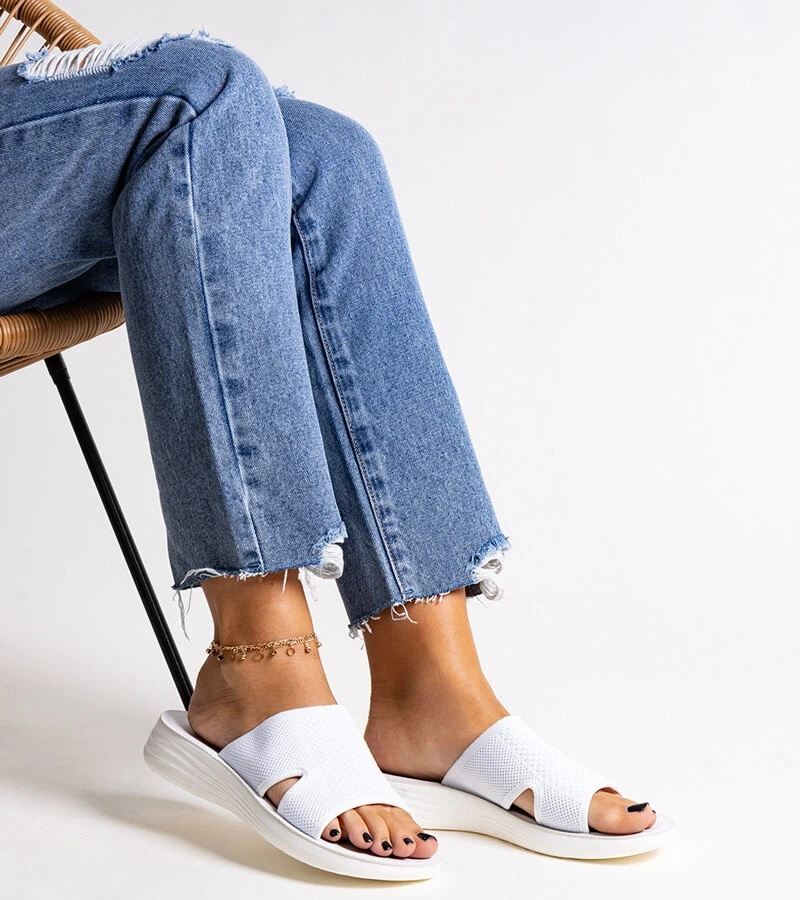 Biele sandále na platforme Linah