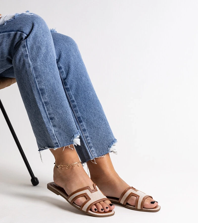 Hnedé klasické šľapky Baya