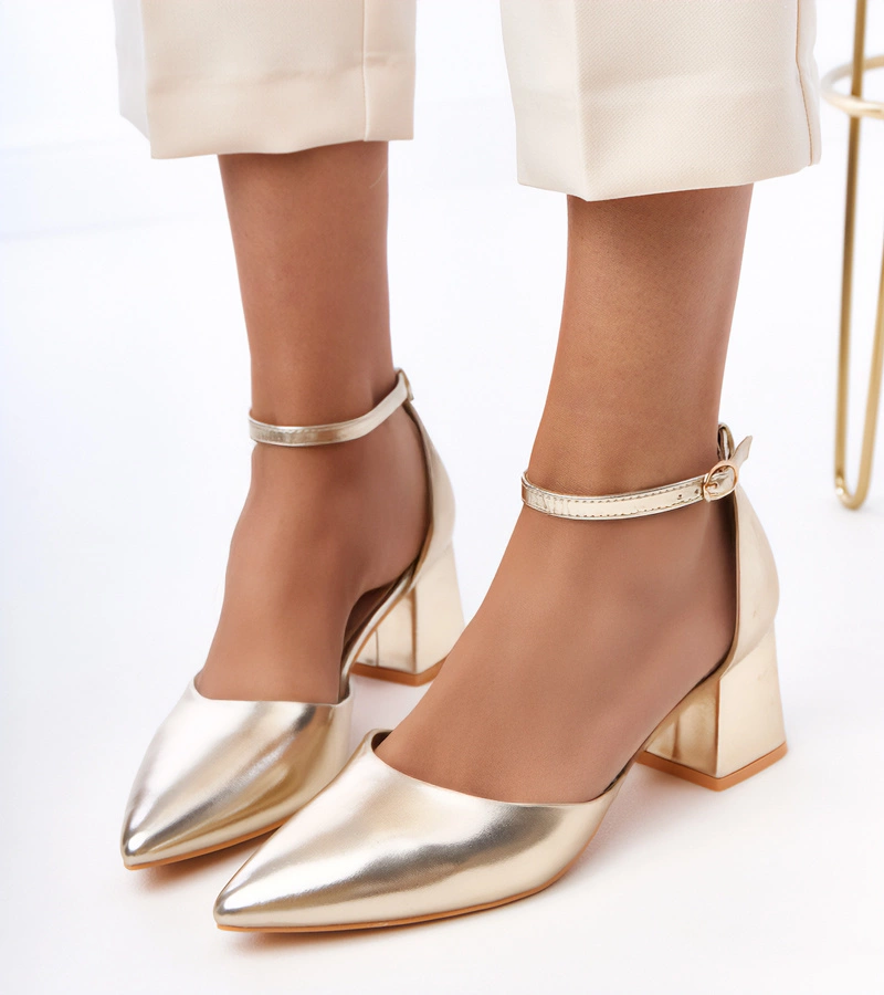 Zlaté lodičky na podpätku zapínané na členku Keris