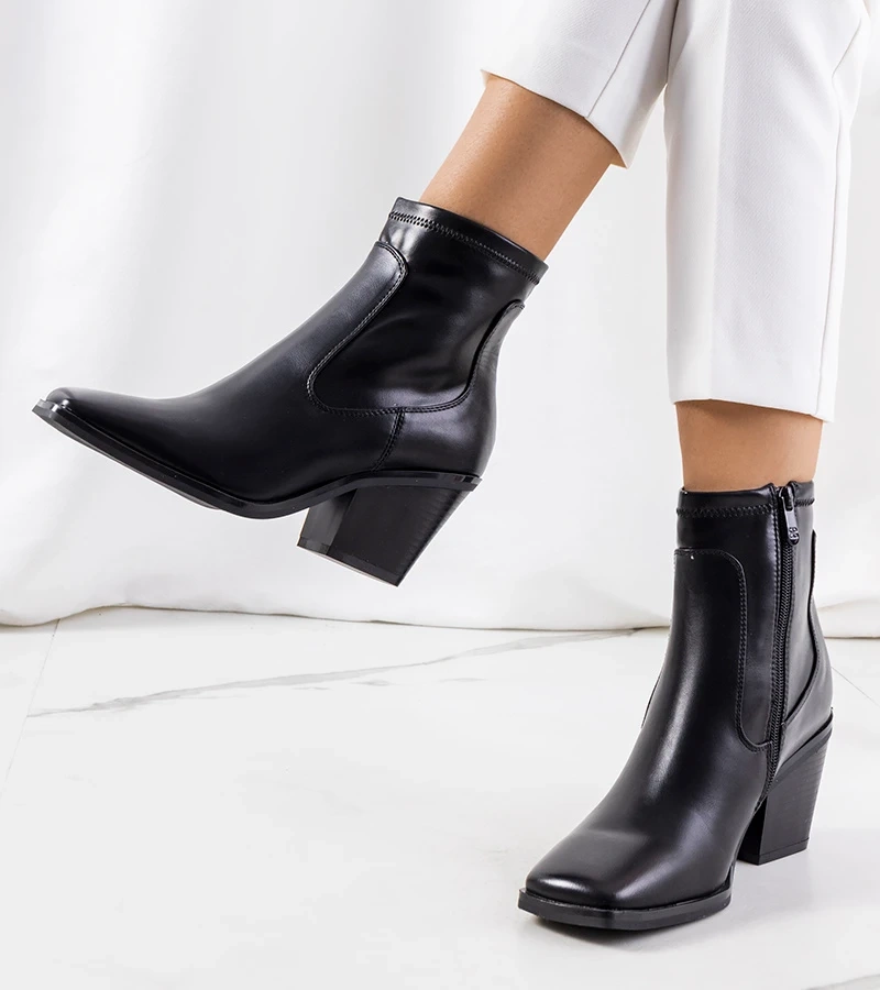 Čierna botki Panucci na podpätku