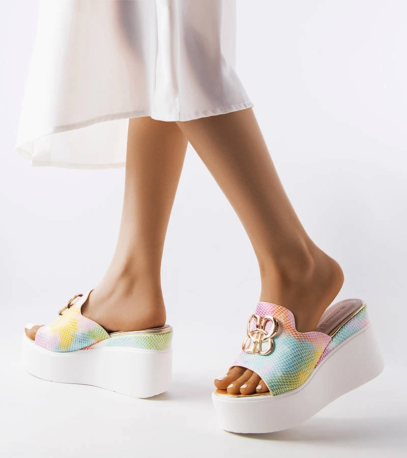 Dúhové žabky na platformách Havanna