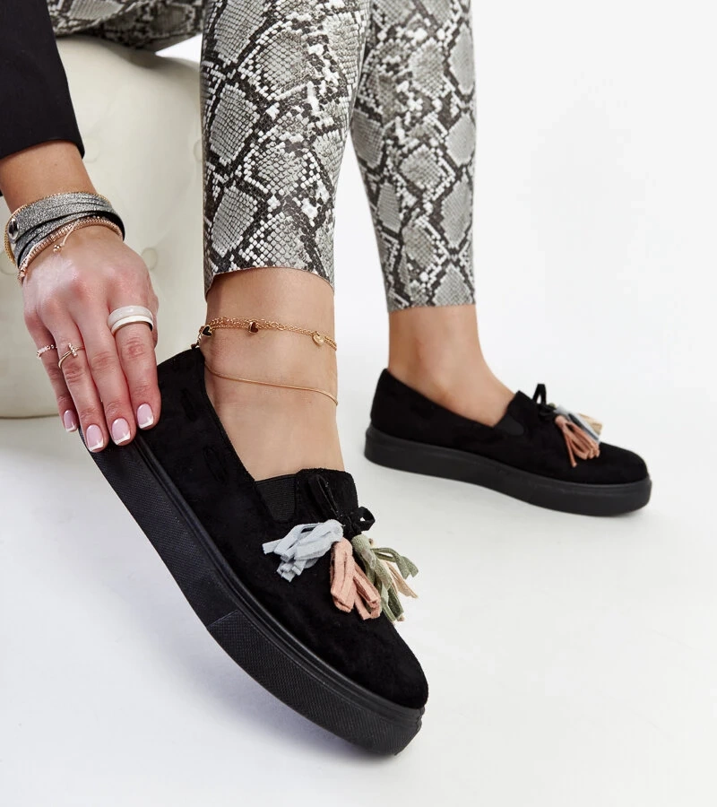 Čierne poltopánky s farebnými strapcami od Adaldrida