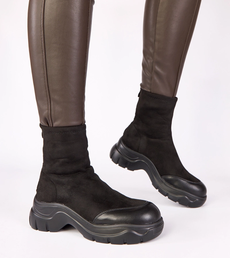 Čierne členkové topánky z ekosemišu na masívnej podrážke Alana