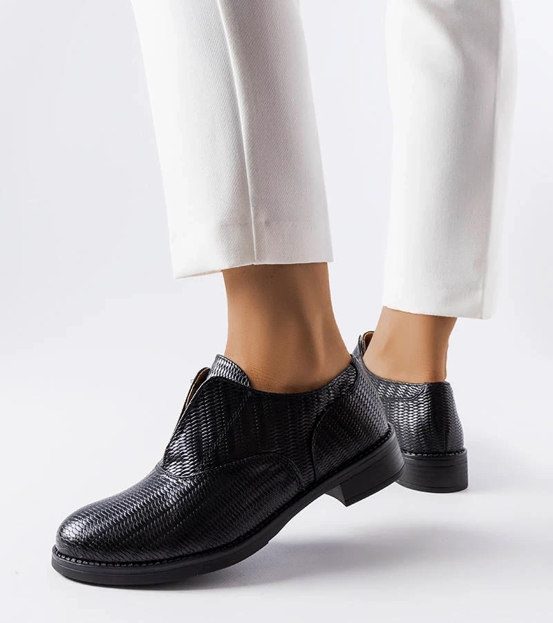 Čierne poltopánky z ekokože s reliéfom Mendes