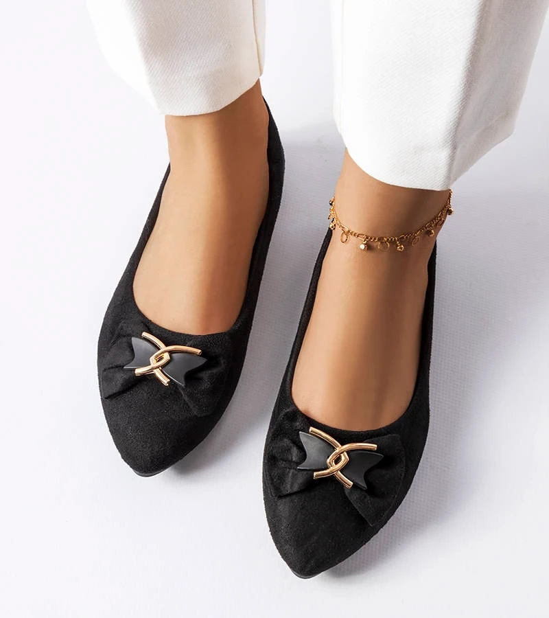 Čierne balerínky so špicatým nosom od Jetté