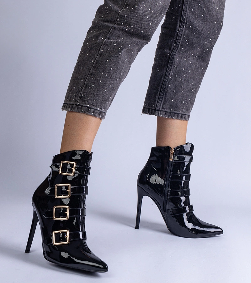 Čierne lakované členkové topánky na ihličkovom podpätku Adriana
