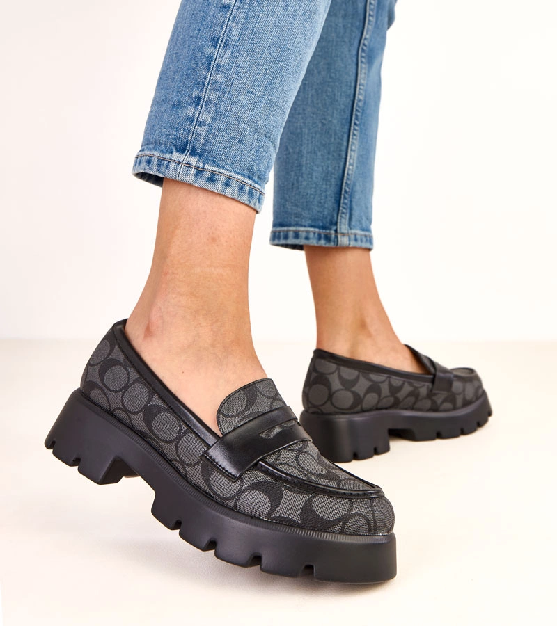 Čierne mokasíny s geometrickými vzormi Redira