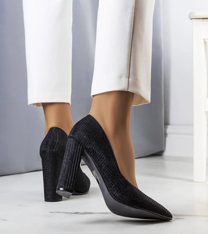 Čierne lodičky na podpätku Theiss