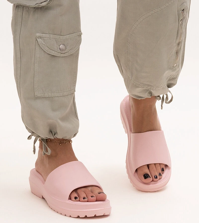 Ružové šľapky na hrubom podrážke Soiza