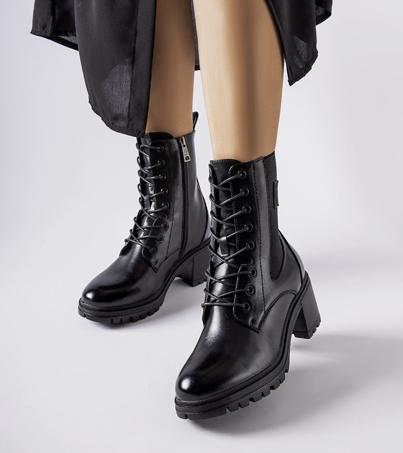 Čierne zateplené čižmy na podpätku od spoločnosti Vinceza