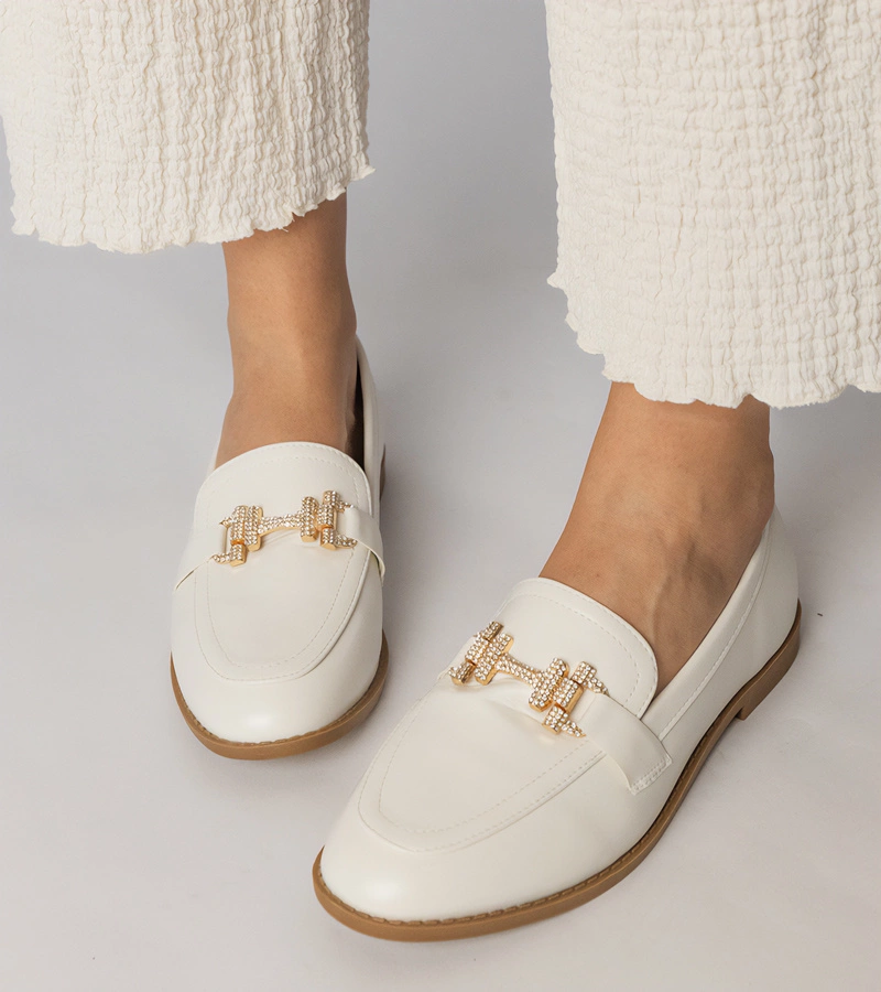 Biele mokasíny zdobené zirkónmi Kalinta