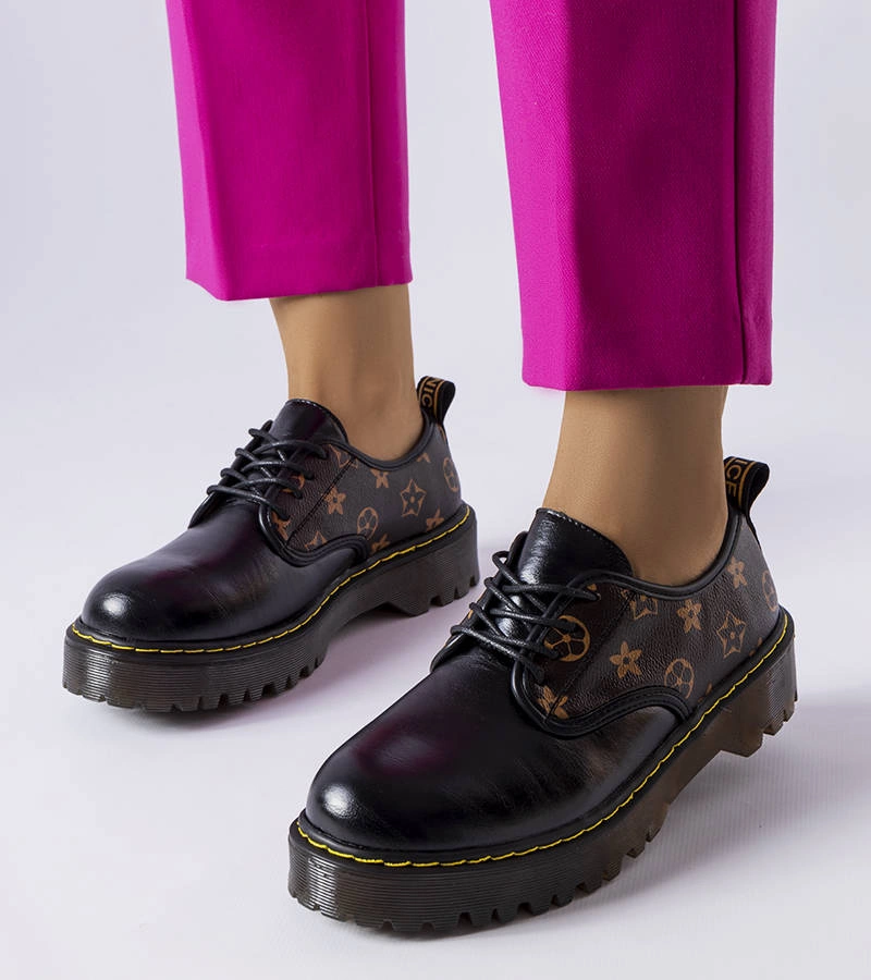 Čierny žaluď s hnedými vložkami Eugenia