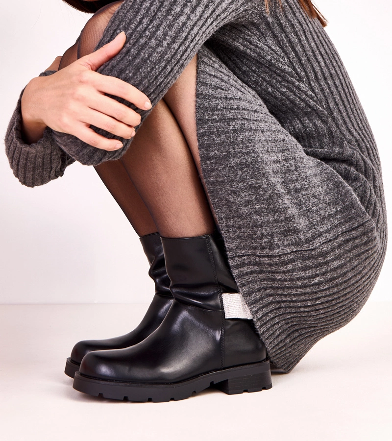 Čierne dámske členkové topánky s ozdobou z kryštálov Elisana