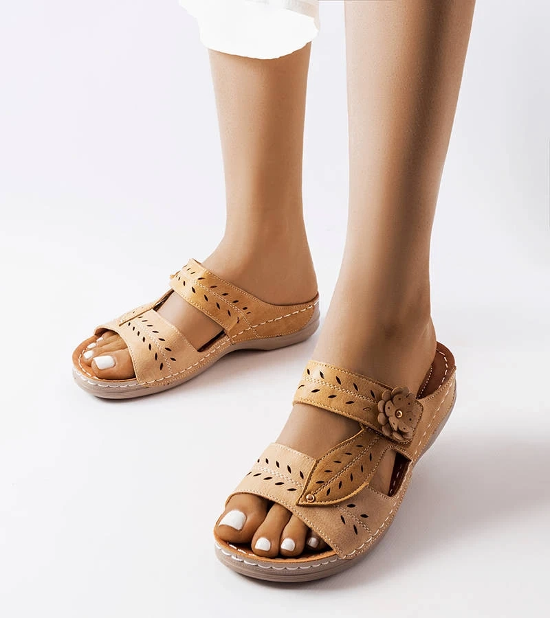 Béžové žabky na nízkom podpätku Jolanta