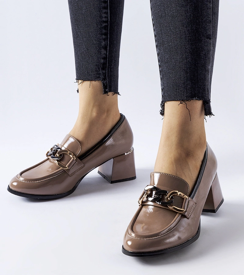 Hnedé lakované čižmy na podpätku Brenta