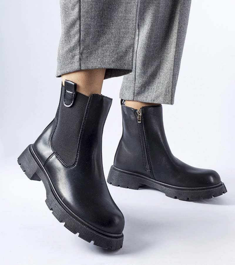 Čierne klasické čižmy Giacinta