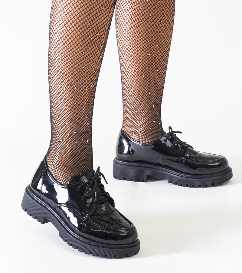 Čierne casual šnurovacie poltopánky lakované Eduardana