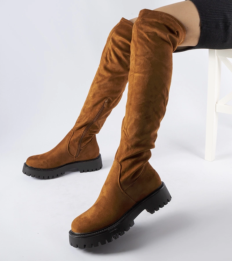 Dlhé hnedé čižmy s masívnou podrážkou Kossuth.