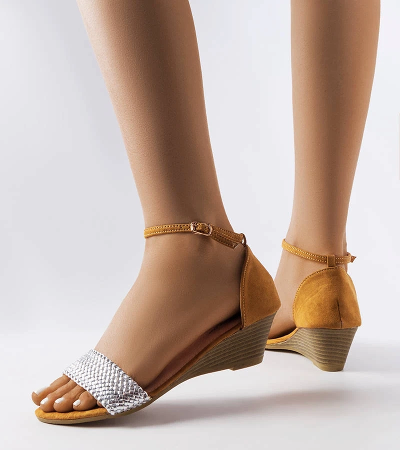 Strieborné sandále na podpätku Veltri