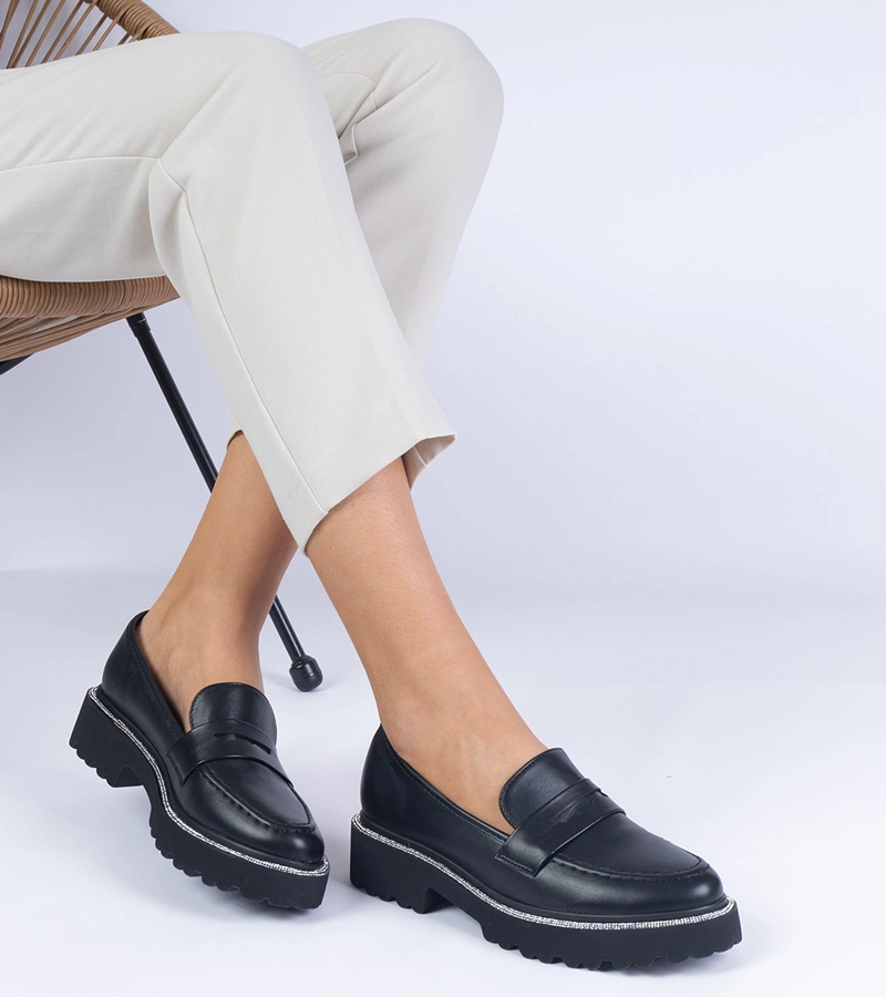 Dámske čierne mokasíny na hrubej podrážke Presto