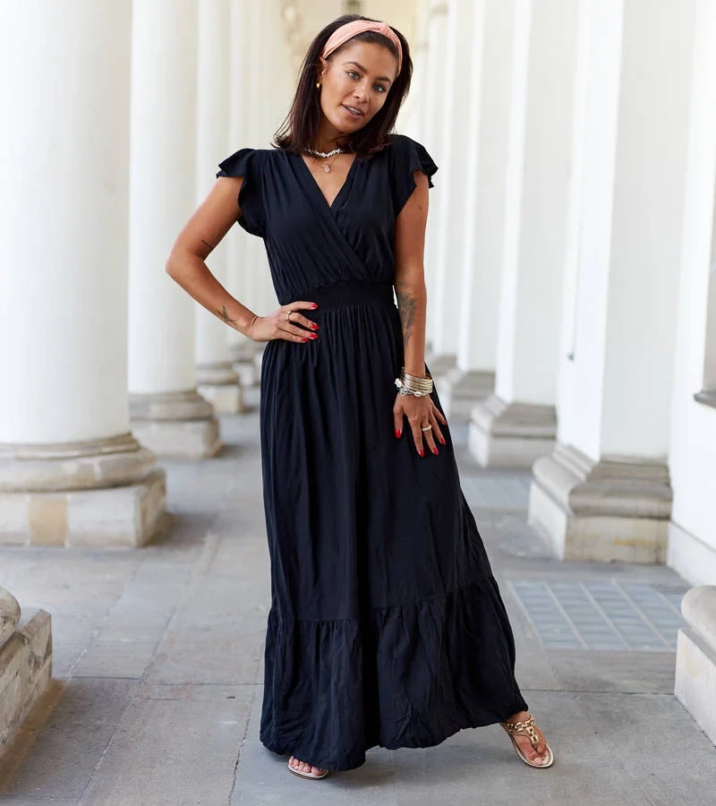 Čierne maxi šaty so záhybmi od Chiusa