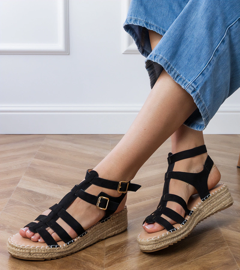 Čierne sandále espadrilky na nízkej platforme Amur