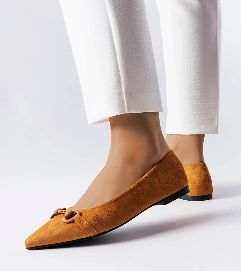 Hnedé baleríny so špicatým nosom od Aimé