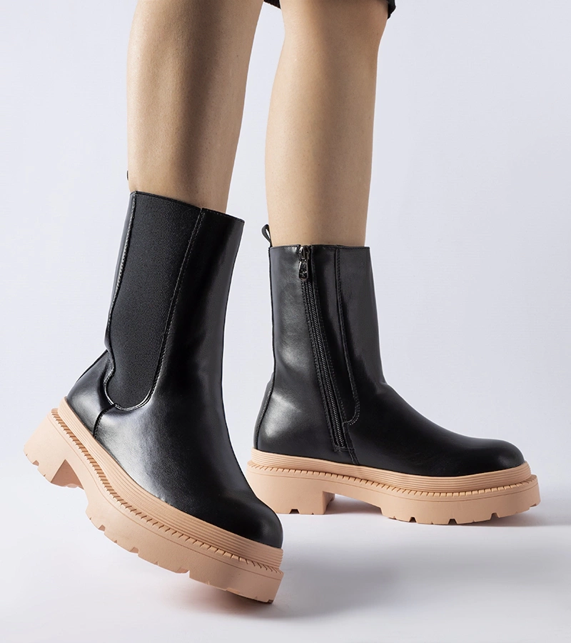 Čierne čižmy na svetloružovej podrážke Garden