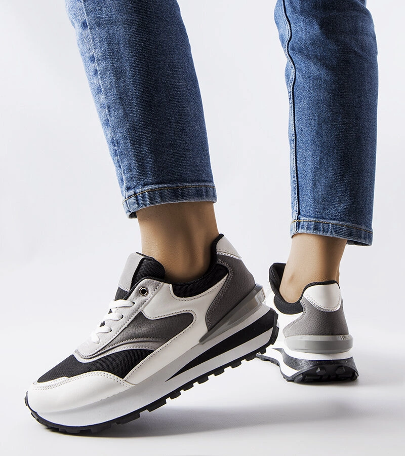 Čiernobiele tenisky na platforme od Doirons