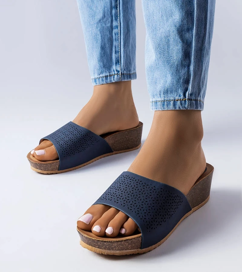 Tmavomodré ažurové šľapky Bourque na podpätkoch