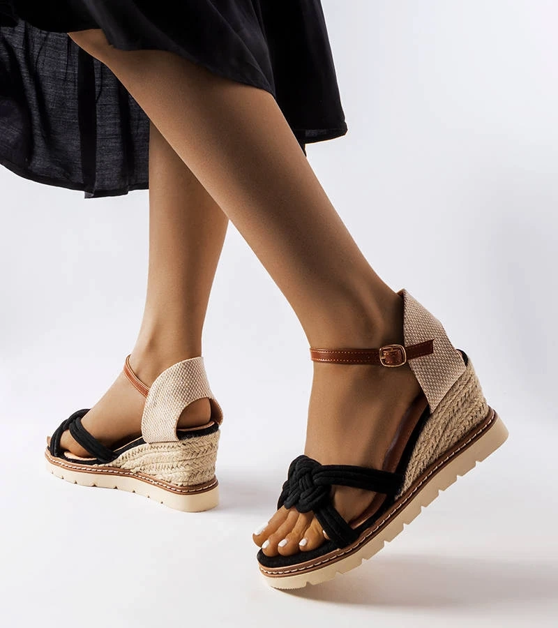 Čierne sandále na podpätku Arabela