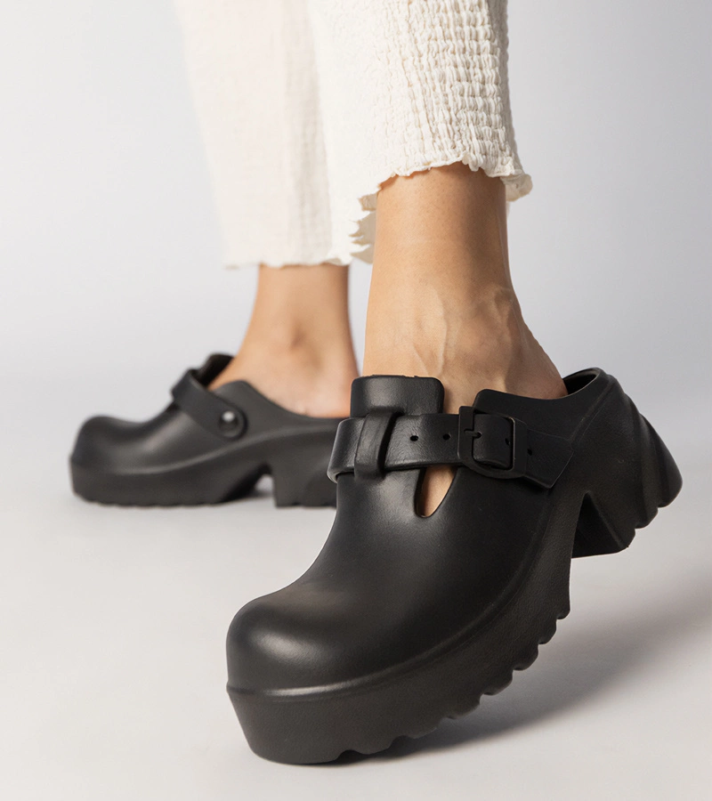 Čierne šľapky chodáky uzavreté Ferina